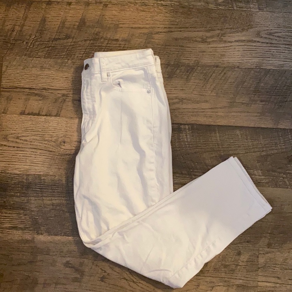 {AE} Mom Jean
